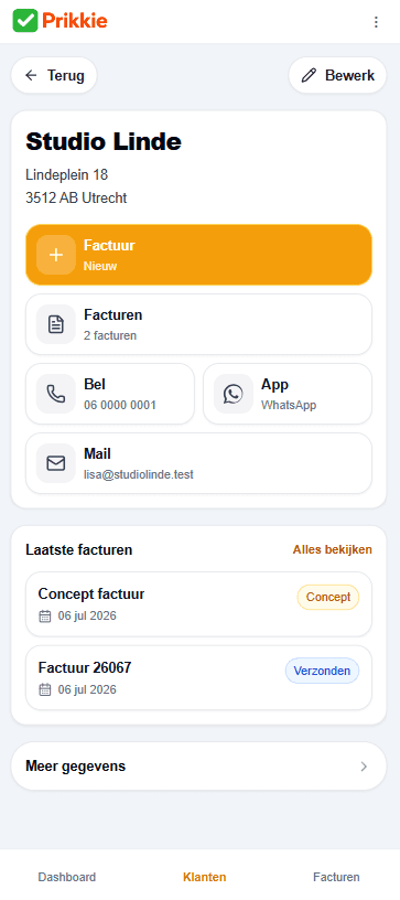 Een klantenkaart in Prikkie met contactknoppen en recente facturen